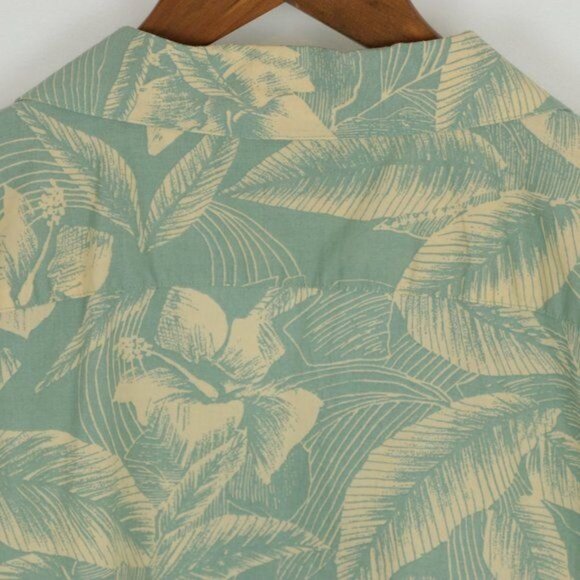 Banana Republic Soft Wash Men's XL Green Cream Cotton Tropical Button Up Shirt - Picture 4 of 7